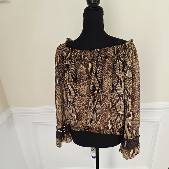 XOXO Snake Print Off Shoulder Top - Picture 3 of 11